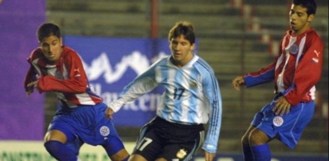 世界杯官网下载入口-【钩沉】2004年6月29日 梅西首穿阿根廷蓝白剑条衫！